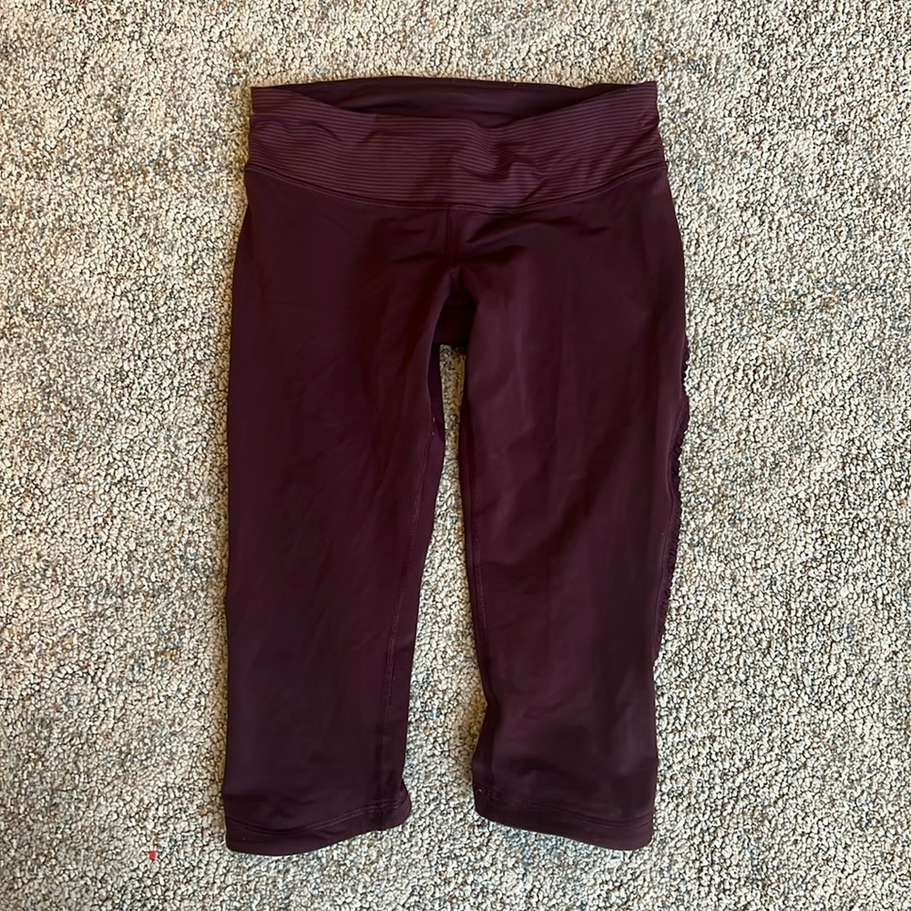 Lulu size 4 maroon crops